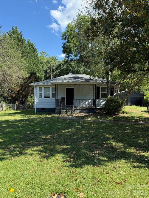 3413 1st Avenue Cir Nw, Hickory, NC, 28601-5509 | Card Image
