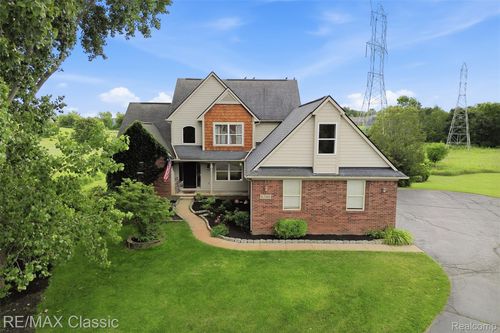 6340 Stonewood Dr, White Lake, MI, 48383-2781 | Card Image