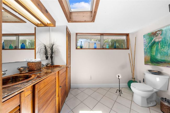 Main Home - Bathroom 3 with tub and shower | Image 27