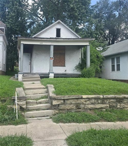 2007 Jones St, Saint Joseph, MO, 64501-1545 | Card Image