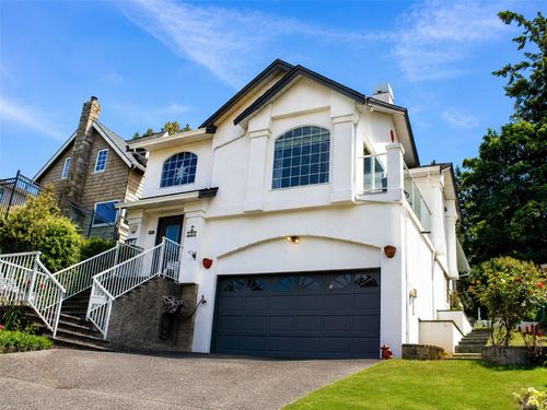 2-709 Luscombe Pl, Esquimalt, BC, V9A7L6 | Card Image