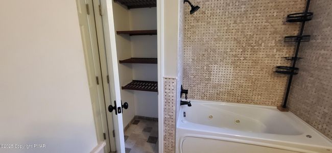 Bathroom 2 | Image 27