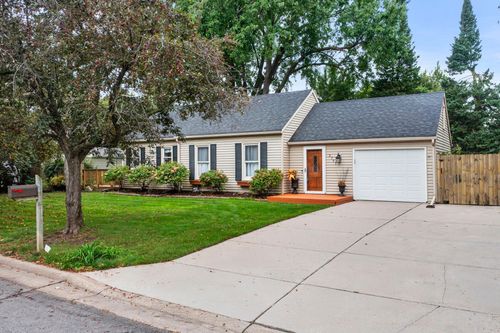 2757 Lakeview Ave, Roseville, MN, 55113-2034 | Card Image