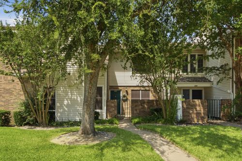 840 Creekside Dr, Lewisville, TX, 75067-5342 | Card Image