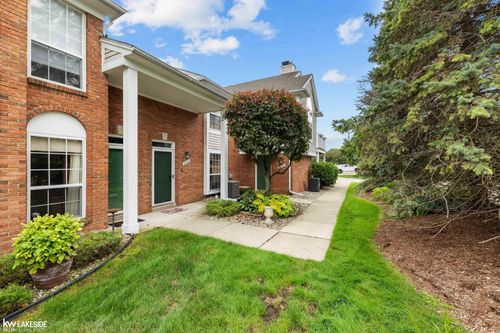 52392 Heatherstone Ave, Macomb, MI, 48042-3549 | Card Image