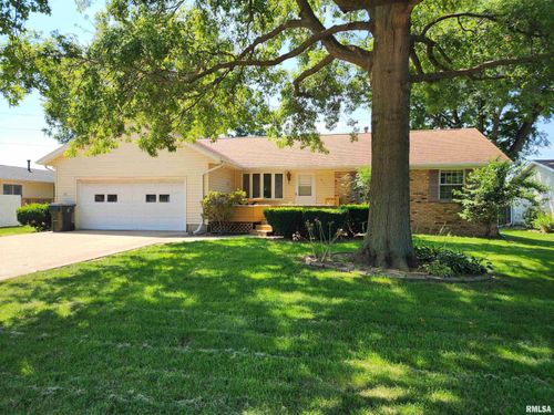 811 Hickory Dr, Geneseo, IL, 61254-1121 | Card Image