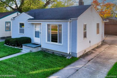 8866 Clippert Street, Home with 2 bedrooms, 1 bathrooms and null parking in Taylor MI | Image 2