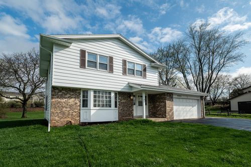 s65w13750 Sherwood Cir, Muskego, WI, 53150-2733 | Card Image