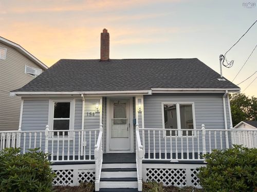 154 Cottage St, House with 3 bedrooms, 1 bathrooms and null parking in Glace Bay NS | Card Image
