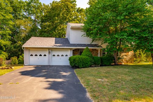 43 Northgate Dr, Albany, NY, 12203-5142 | Card Image