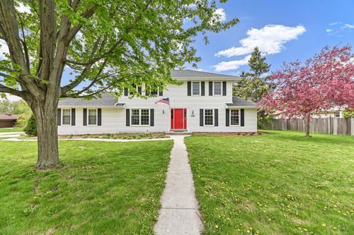 4395 S Delphine Dr, New Berlin, WI, 53151-6667 | Card Image