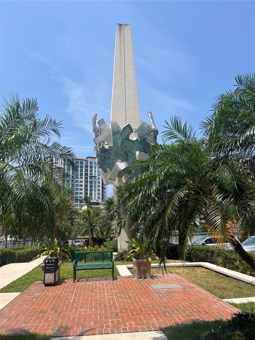 1809-300 Bayview Dr, Sunny Isles Beach, FL, 33160-4773 | Card Image