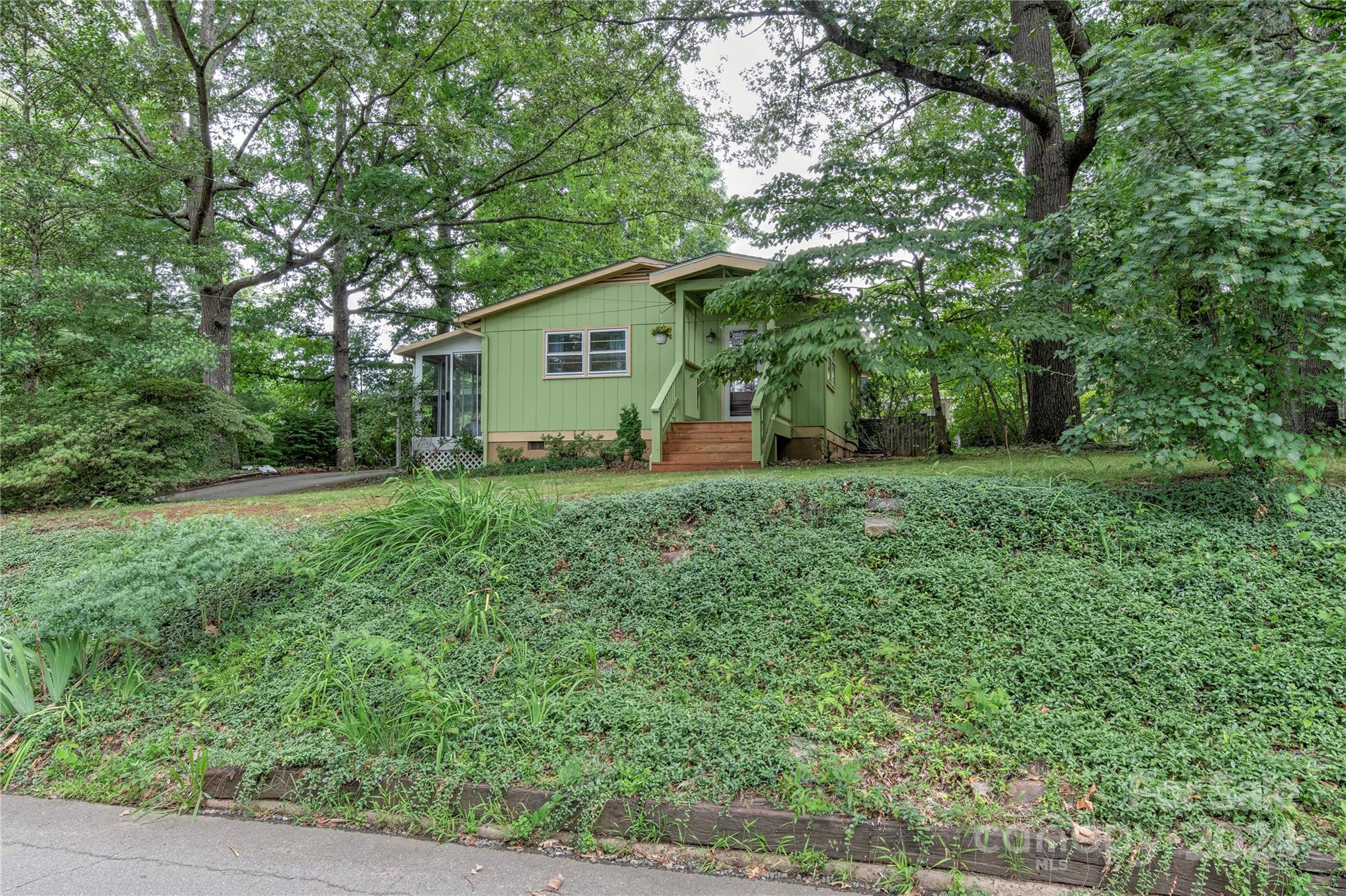 Harris Ave, Asheville, NC 28806