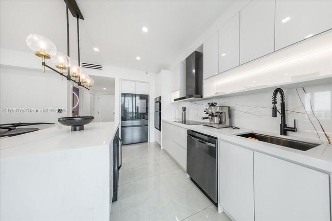 APT-2314 - 350 S Miami Ave, Condo with 2 bedrooms, 2 bathrooms and null parking in Miami FL | Image 4