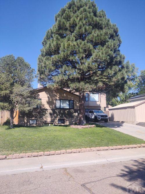Armstrong Ln, Pueblo, CO 81001