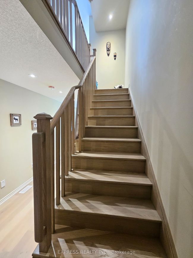 279 Moody Dr, House attached with 3 bedrooms, 3 bathrooms and 2 parking in Kleinburg ON | Image 13