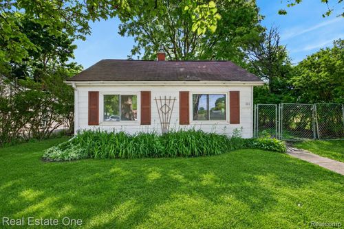 111 S Atwater St, Durand, MI, 48429-1717 | Card Image