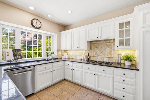 2538 Sandycreek Dr, Westlake Village, CA, 91361-5545 | Card Image