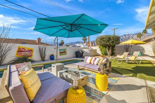 3963 E Calle San Antonio, Palm Springs, CA, 92264-1345 | Card Image