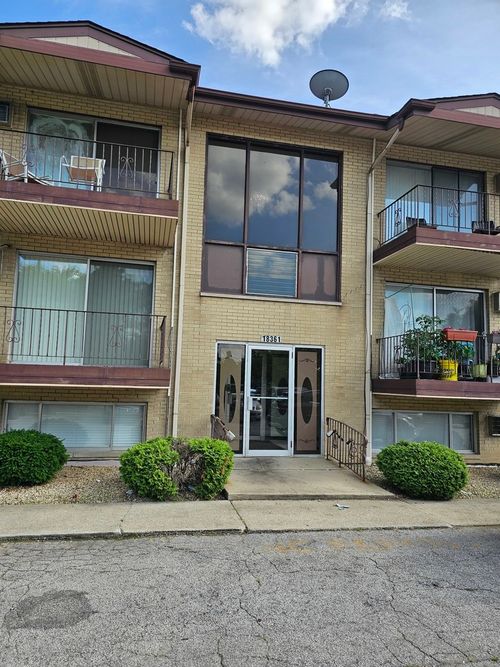 1b-18361 Glen Oak Ave, Lansing, IL, 60438-2776 | Card Image