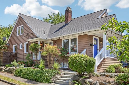 3920 Ashworth Ave N, Seattle, WA, 98103-8121 | Card Image