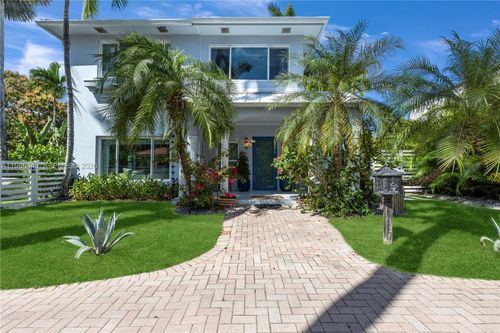 1121 Ne 85th St, Miami, FL, 33138-3427 | Card Image