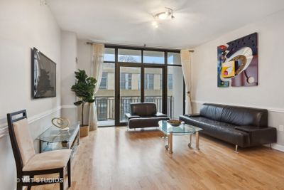 402 - 233 E 13th Street, Condo with 2 bedrooms, 2 bathrooms and 1 parking in Chicago IL | Image 3