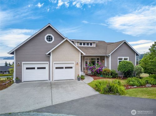 6426 Ivy St, Anacortes, WA, 98221-8261 | Card Image