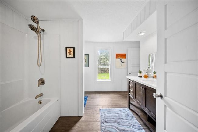 New flooring and vanity | Image 23