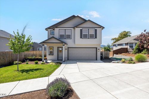 1626 Dragon Tail Pl, Medford, OR, 97504-7203 | Card Image