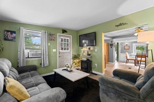 mv1-133 W Main St, Clinton, CT, 06413-1631 | Card Image