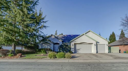 3042 Western Oak Drive, Redding, CA, 96002 | Card Image