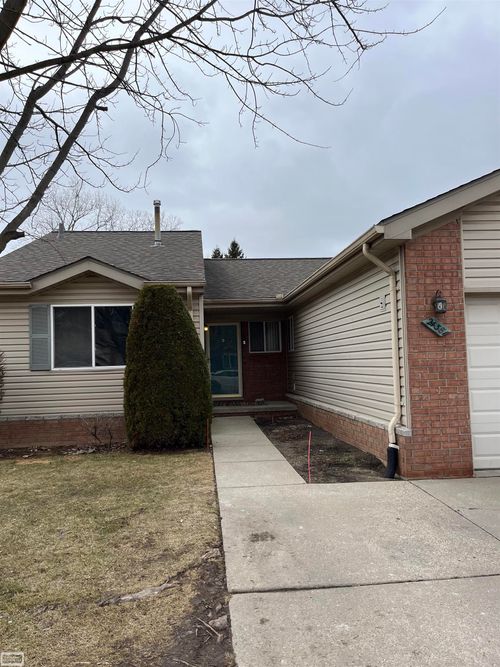 24381 Juliet Dr, Center Line, MI, 48015-1055 | Card Image