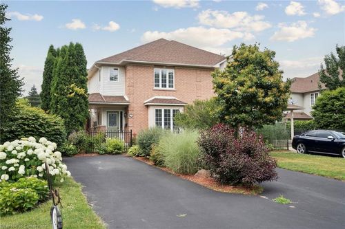 55 Valridge Dr, Ancaster, ON, L9G4Y7 | Card Image