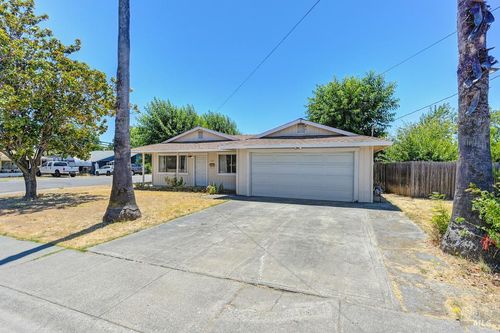 505 W H St, Dixon, CA, 95620-2307 | Card Image