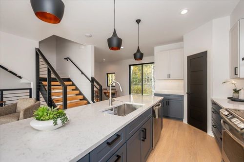 16-3735 London Rd, Duluth, MN, 55804-2236 | Card Image