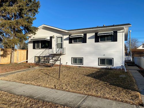 208 4 Ave W, Hanna, AB, T0J1P0 | Card Image