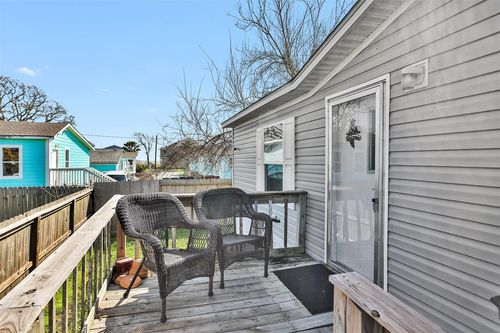 725 5th Street, Dickinson, TX, 77539 | Card Image