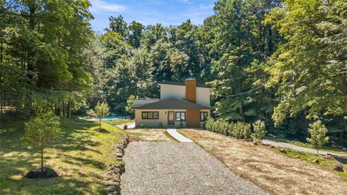 10 Wood Dale Ave, Croton-On-Hudson, NY, 10520-3204 | Card Image