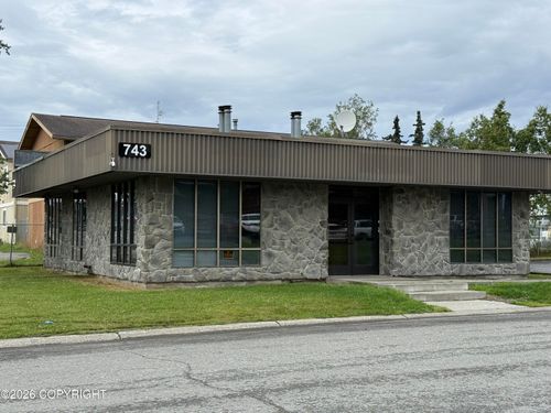 743 E 9th Ave, Anchorage, AK, 99501-3786 | Card Image