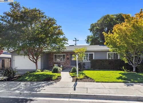 8460 Valencia St, Dublin, CA, 94568-1041 | Card Image