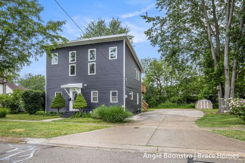 267 Center St, Coopersville, MI, 49404-1001 | Card Image