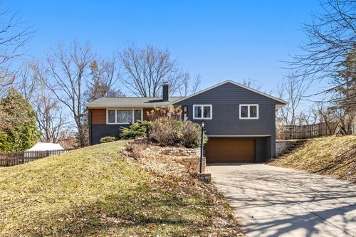 3320 Scott Ave N, Golden Valley, MN, 55422-2748 | Card Image