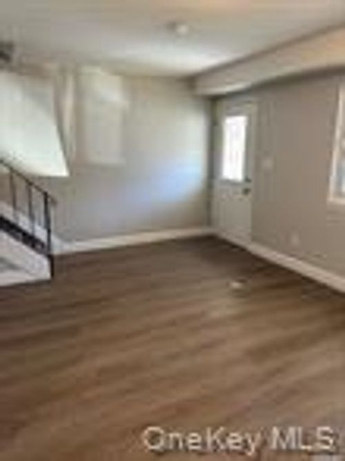 44 Wooded Way, Calverton, NY, 11933-9709 | Card Image