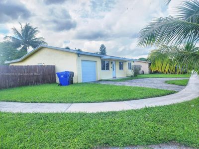 7301 Sw 8th St, House other with 3 bedrooms, 2 bathrooms and null parking in North Lauderdale FL | Image 2