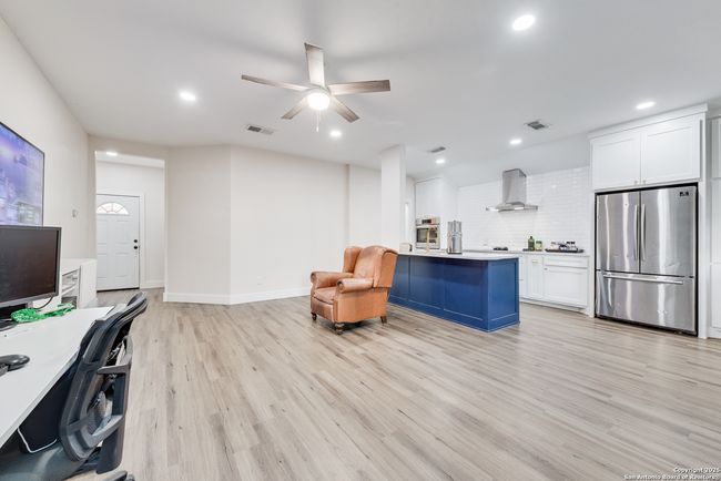6371 Stonewater Bend Trl, House other with 3 bedrooms, 2 bathrooms and null parking in Fort Worth TX | Image 6