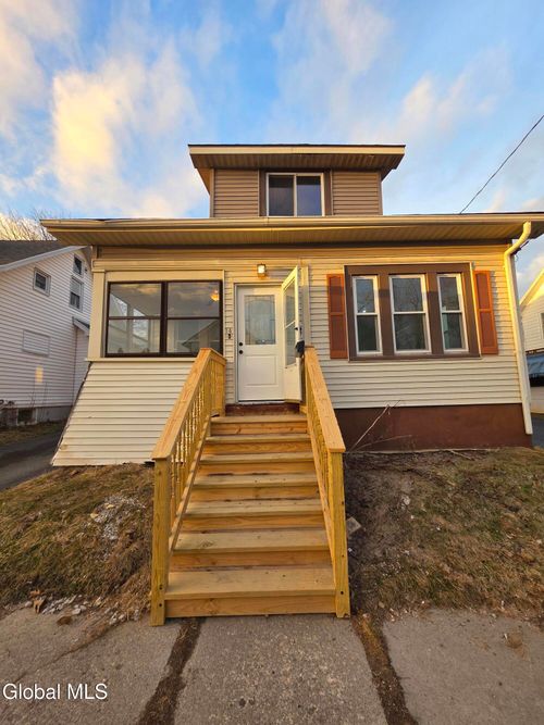 14 Crescent Ave, Amsterdam, NY, 12010-1904 | Card Image