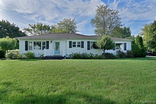 5121 Whalen St, Elkton, MI, 48731-5161 | Card Image