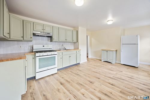 2nd-floor-226 Meadow St, Naugatuck, CT, 06770-4038 | Card Image