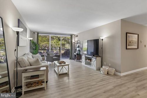 1-211-4977 Battery Ln, BETHESDA, MD, 20814-4931 | Card Image